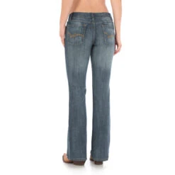 Wrangler - Womens Mid RiseIndigo Bootcut Jean 10 Wrangler - Womens Mid RiseIndigo Bootcut Jean -Wrangler Store P1947180 01 36399.1630076680