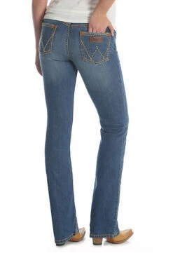Wrangler - Womens Retro Mae W Pocket Boot Cut Jean -Wrangler Store P2062830 20727.1630076764