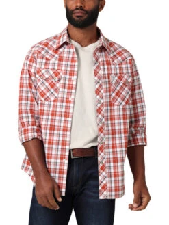 Wrangler Men's Retro Long Sleeve Sawtooth Snap Pocket Western Shirt In Red
