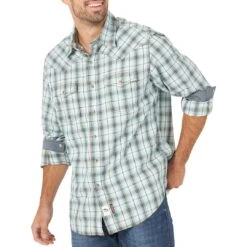 Wrangler Men's Retro Curved Yoke Plaid Snap Shirt